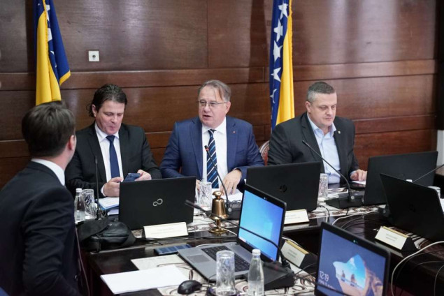 Odluka Vlade FBiH o isplati jednokratne pomoći isključuje izabrane dužnosnike