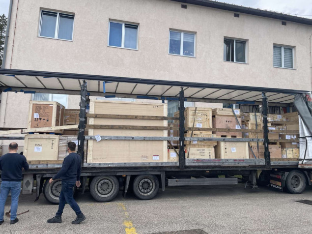 Konačno: U UKC Tuzla stigao linearni akcelarator, instalacija narednih dana