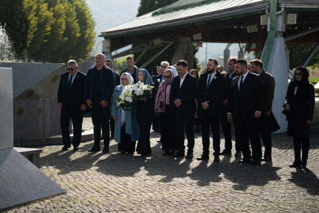 Delegacija Parlamenta Federacije BiH odala počast žrtvama genocida u Srebrenici