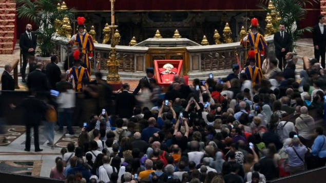 Više od 128.000 vjernika do sada odalo poštu papi u bazilici Svetog Petra