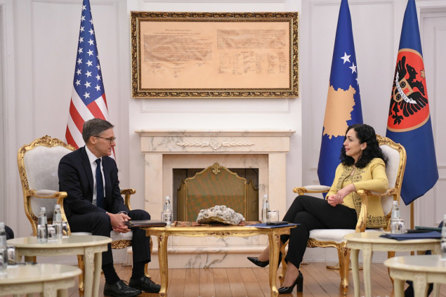 Osmani sa Cholletom: Pojačano angažovanje SAD-a u pregovorima Srbije i Kosova od važnosti za uspjeh procesa