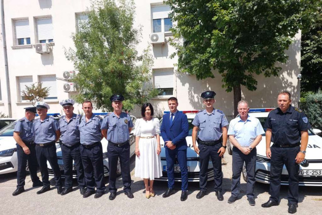 Vlada HNK-a policiji uručila devet novih vozila