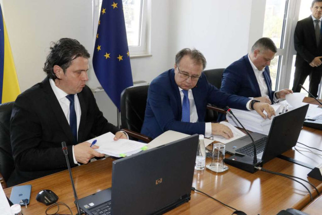 Vlada FBiH: 20 milijuna KM za kreditnu liniju namijenjenu mladima za rješavanje stambenog pitanja