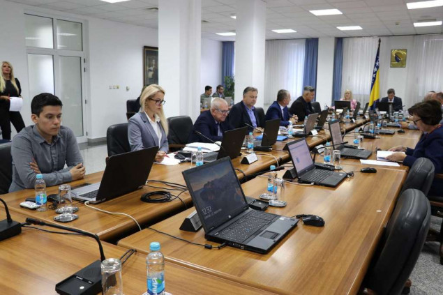 Vlada FBiH dopunila Uredbu: Po 100 KM i za oko 270 hiljada nezaposlenih