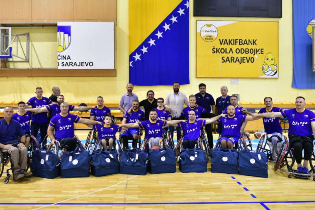 Magoda uručio bh. košarkašima sportsku opremu uoči Evropskog prvenstva za košarkaše u kolicima