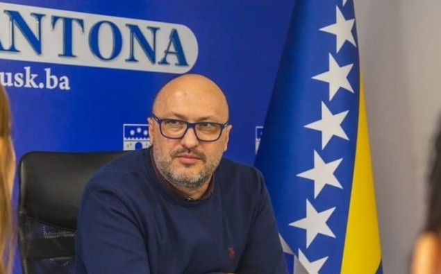 Vlada USK isplatiće 1000 maraka pomoći svim budžetskim korisnicima