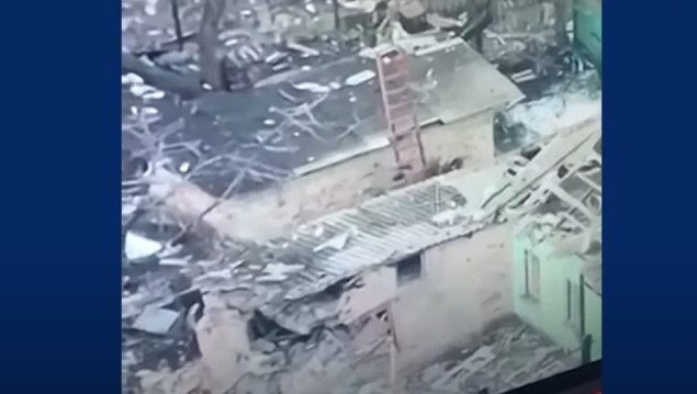 Objavljen video na kojem se vidi kako ruske trupe tuku vlastitog ranjenika