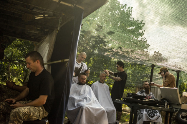 Volonteri berberi u Donjecku pružaju prijeko potrebne usluge vojnicima