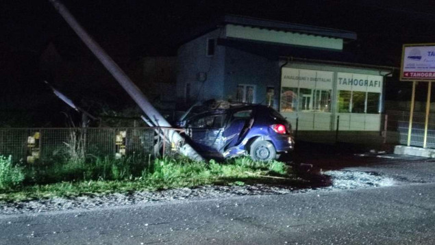 Vozač Peugeota podlegao povredama zadobijenim u udesu kod Brčkog