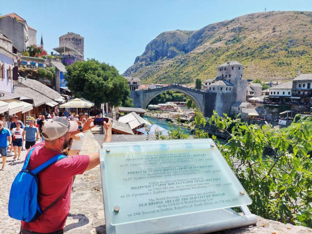 U BiH danas sunčano uz malu do umjerenu oblačnost, dnevna temperatura do 37 stepeni na jugu