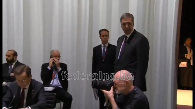 Blamaža u Kopenhagenu: Vučić lutao bez mjesta, pa polomio stolić