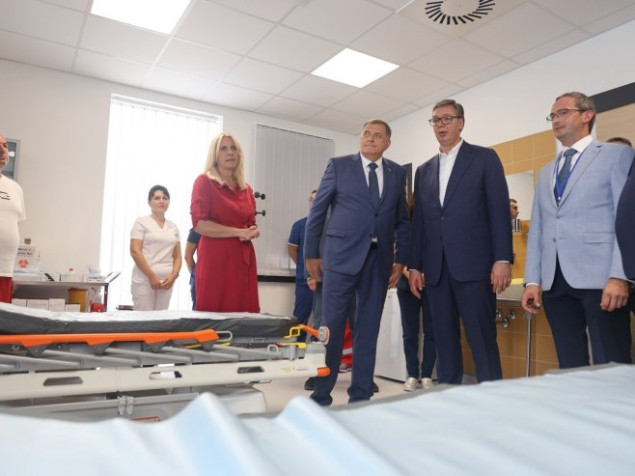 Vučić u Stanarima otvorio Dom zdravlja Srbija