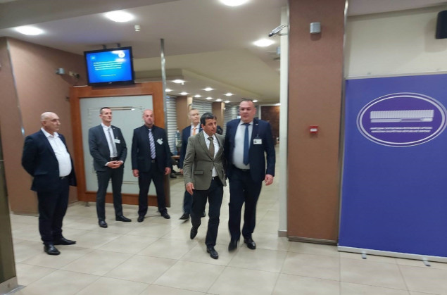 Tokom sjednice NSRS reagiralo i obezbjeđenje: Vukanović udaljen iz sale