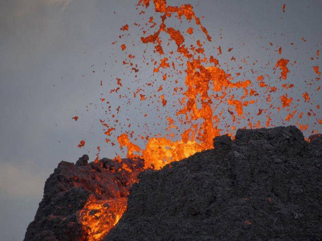 Erupcija vulkana na Islandu, u blizini aerodroma