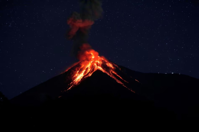 Zbog erupcije vulkana u Gvatemali evakuisano više od 1.000 mještana
