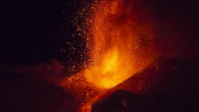Eruptirao vulkan Shinmoe u Japanu, izbacuje dim 5,5 kilometara uvis