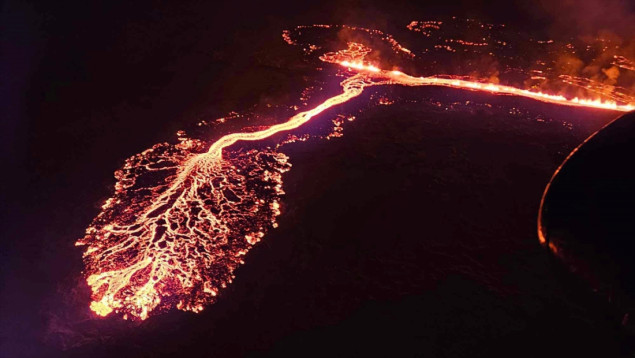 Počela vulkanska erupcija u evakuiranom području Islanda