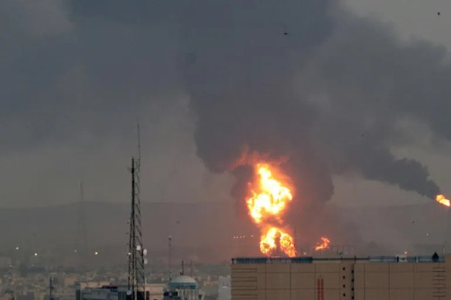 Iranski raketni napad pogodio rafineriju u Bahreinu, izbio požar u postrojenju Bapco Energies