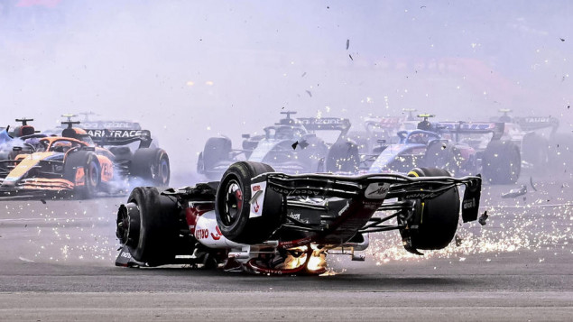 Prekinuta trka F1 nakon incidenta  Zhoua i Russella