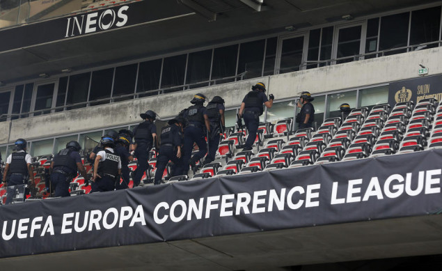 Sukobi navijača u Nici, odložen početak utakmice