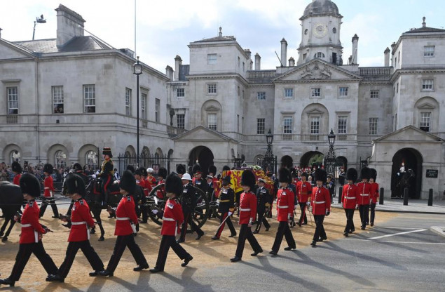 Kovčeg kraljice Elizabete napustio Bakingemsku palatu