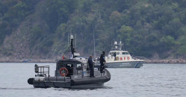 Sa dva ribarska broda obalska straža Grčke preuzela 600 migranata iz Libije