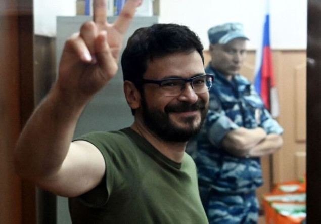 Ruski opozicionar zbog kritikovanja vojne ofanzive osuđen na osam i po godina zatvora