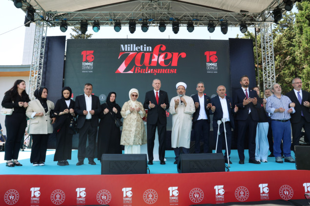 "Sjećamo se epske borbe našeg naroda koji se goloruk suprotstavio tenkovima"