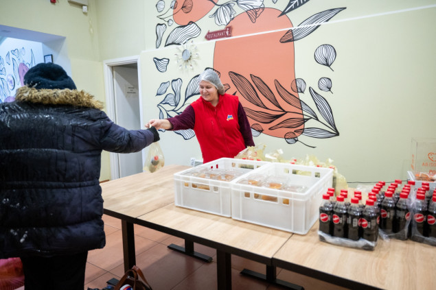 Zaposlenici kompanije dm učestovali u podjeli obroka u 25 narodnih kuhinja širom BiH