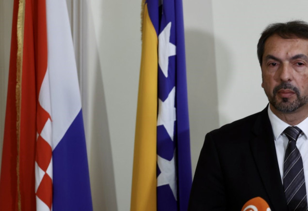 Čemu zastave susjednih država u entitetskim i državnim institucijama?