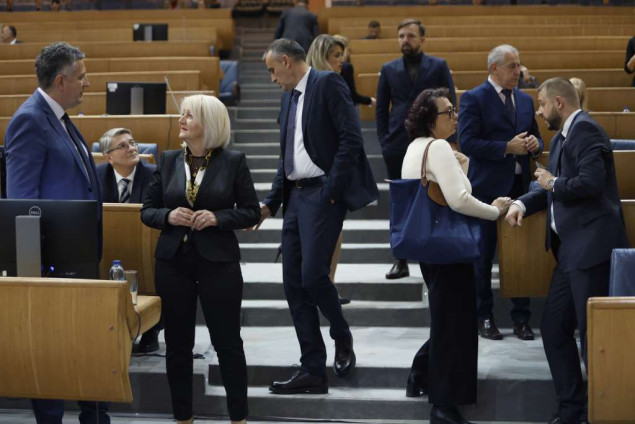 Zajednička sjednica oba doma Parlamenta BiH: Poslanici o ministru sigurnosti, porezima, granicama