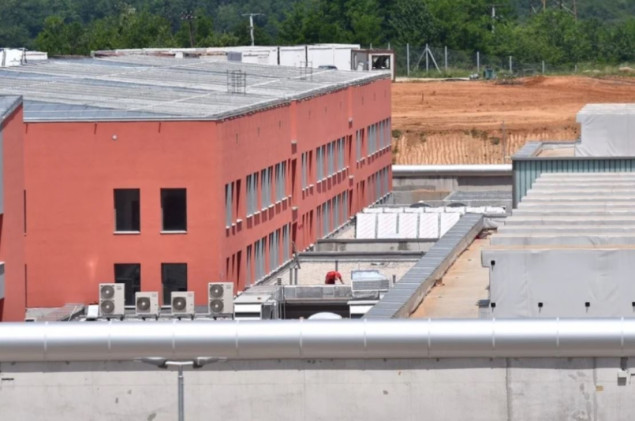 Osumnjičeni narko diler u zatvoru u Vojkovićima sebi zašio usta