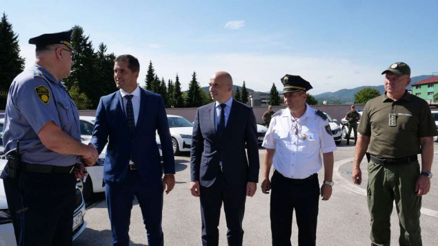 Vlada ZDK-a uručila nova službena vozila Upravi policije MUP-a