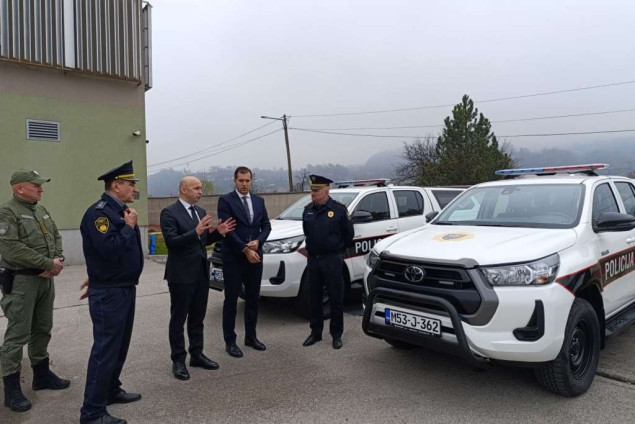 Policiji ZDK sedam novih terenskih vozila za efikasniji rad