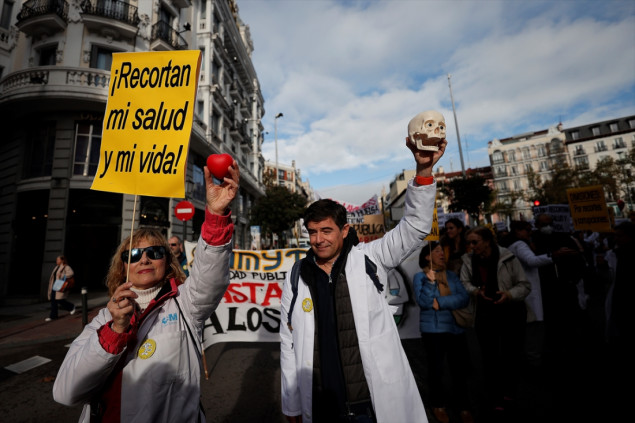 Zdravstveni radnici u Španiji protestovali za bolje uslove rada