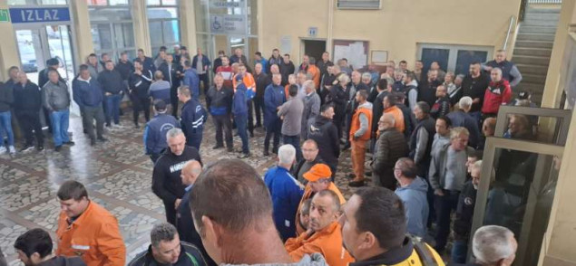 Radnici 'Željeznica RS' obustavili rad, vozovi ne prevoze putnike i teret