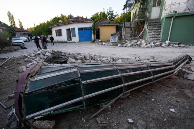 Zemljotres u Turskoj: Poginula jedna osoba, 29 povrijeđenih, srušena munara