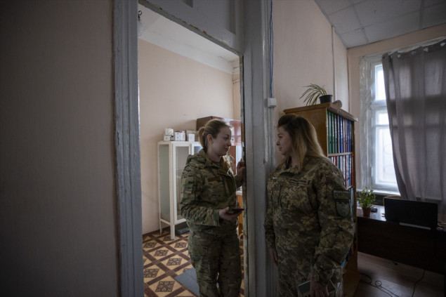 Žene u redovima ukrajinske vojske: Pomažu i liječe vojnike na frontu