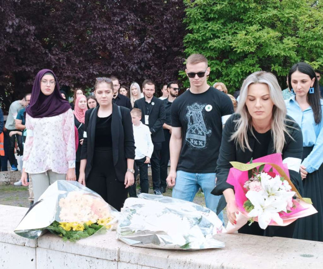 Zenički studenti i đaci s profesorima i sugrađanima obilježili Dan bijelih traka