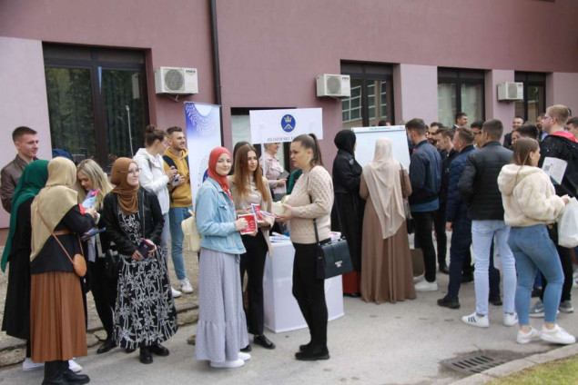 Počeo drugi upisni rok na zeničkom univerzitetu, ostalo slobodno još 461 mjesto za brucoše