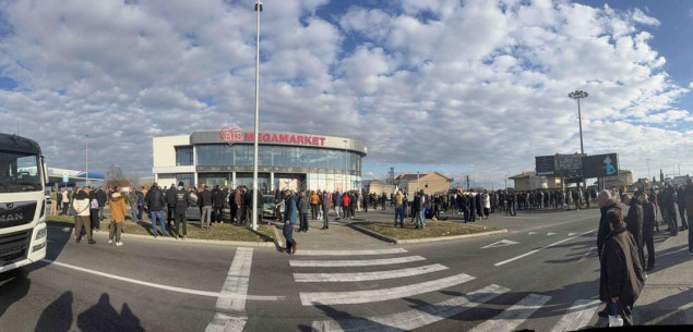 Teško do aerodroma Podgorice, mještani Zete blokirali saobraćajnice, napetost i dalje