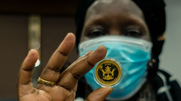 Zimbabve u borbi sa inflacijom pustio u opticaj zlatne novčiće