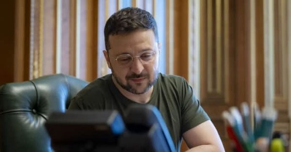 Zelenski pozvao papu u Ukrajinu tokom njihovog prvog telefonskog razgovora