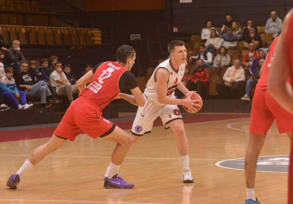 Košarkaši Borca nakon produžetka slavili u Mejdanu