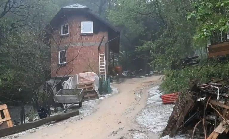 Olujno nevrijeme pogodilo istok Slovenije: Poplavljeni brojni objekti, uništeni zasadi, aktivirana klizišta