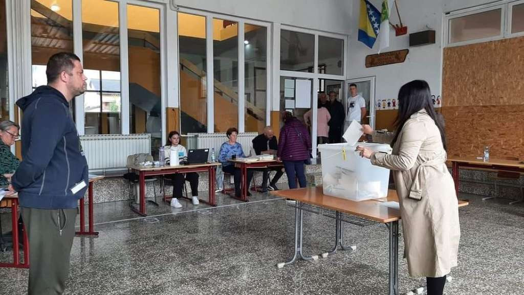 Niska izlaznost u Sanskom Mostu, do 15 sati glasalo 19 posto birača