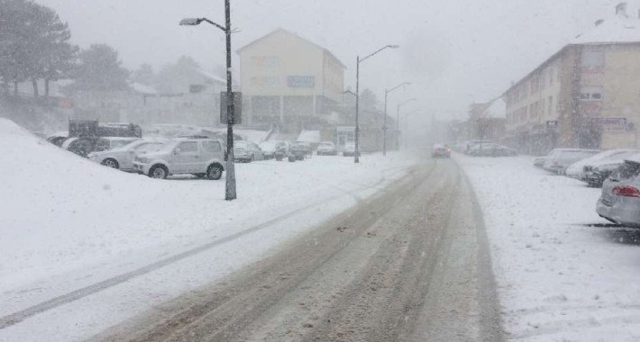 U Hercegovini zabijelilo, otežano se prometuje na cestama Kantona 10