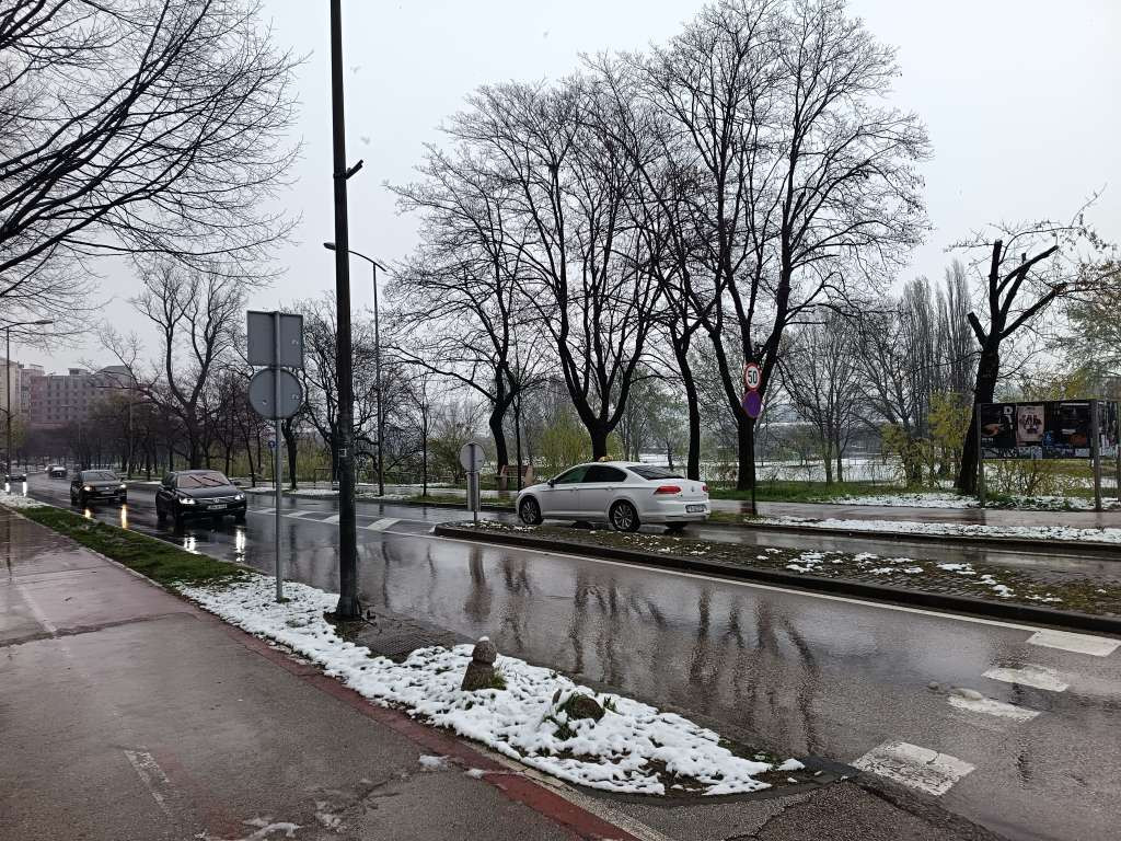 Snijeg nije izazvao probleme u saobraćaju u ZDK-u, muškarac u Olovu pao u rijeku