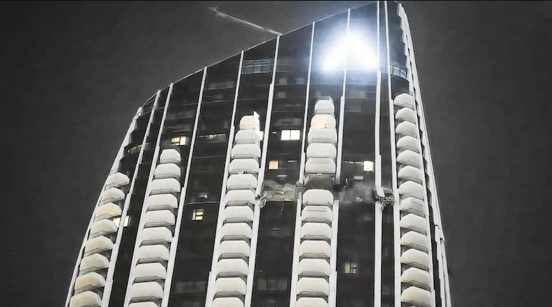 Dron se zabio u luksuznu zgradu u Dubaiju, nema poginulih