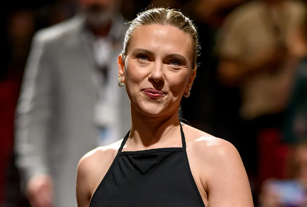 Cannes: Ovacije za rediteljski debi Scarlett Johansson "Eleonora Velika"